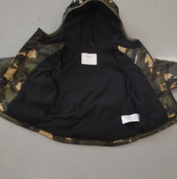 -Old Navy Hooded Frost-Free Puffer Jacket Toddler Camo Size: 12-18 M - Picture 4 of 9